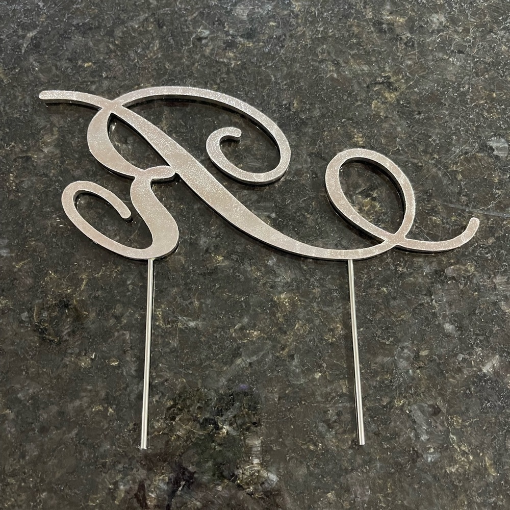 Rhinestone cake topper - letter R - Picture 4 of 5